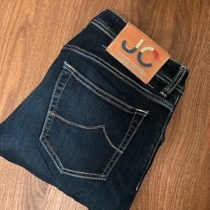 Jacob Cohen jeans  - Säljer snygga jeans i bra skick tveka inte på att höra av er vid flera frågor 