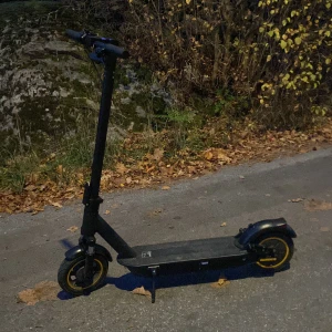 Elsparkcykel  - Max hastighet 25  räckvidd 35-40km fjädring fram och back