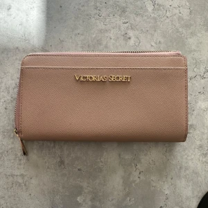 Plånbok  - Skit snygg plånbok från Victoria secret. Pris kan diskuteras 