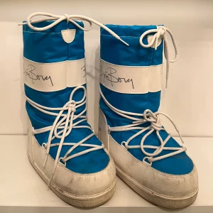 Moon boots från björn borg - Gammla moon boots från björnborg, (otvättade), storlek 35-37 passar även större fot. 