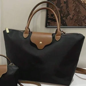 väska - använd fåtal gånger💓 säljs inte väskan för det satta priset så går den till den som har högst första bud💓