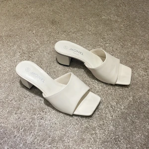 Klackar  - Säljer dessa slip in klackar som jag endast använt vid ett tillfälle, mycket bra skick ❤️