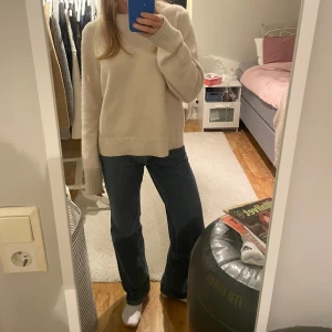 Gina Tricot Jeans Mid Waist - Så jäkla snygga byxor