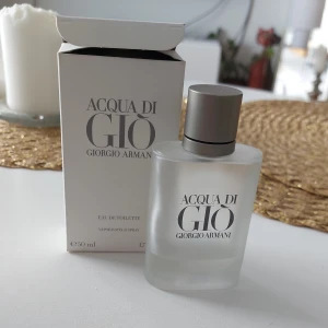 Acqua di gio - Sportig och fräsh doft som är lätt att tycka om. Ca 17 ml kvar, skriv om frågor!