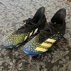 Adidas fotbollsskor  - Storlek 38  Riktigt bra skick använda 3 gånger 