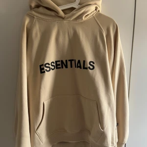 Essentials hoodie beige - Har använt den ett par gånger, bra skick, oversized 