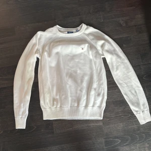 Gant sweatshirt - Säljer nu min snygga gant sweatshirt. Skriv om frågor och funderingar