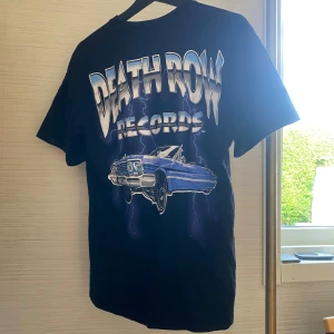 Death row record tee - Size small  Använd fast bra skick 