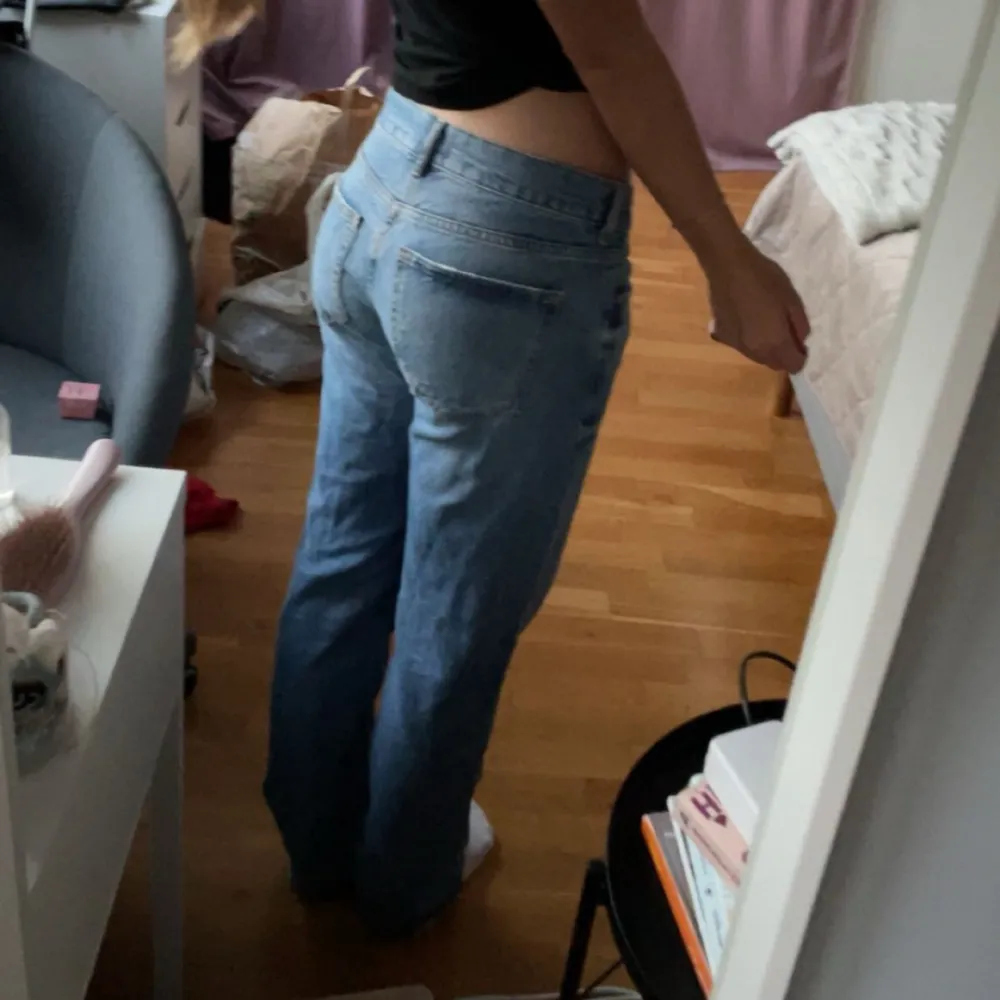 Lite yk2 liknande jeans ifrån Gina tricot! Använda ett fåtal gånger. Skriv om ni har frågor! . Jeans & Byxor.