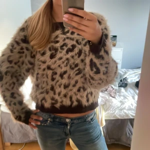 Stickad leopard tröja - As snygg å as skön!!💓 passar till allt!! De är stl m men den passar s/xs också 