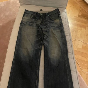 Baggy levi’s jeans - Säljer dessa skit snygga baggy levis jeans, det är i jätte fint skick och strlk W33/L33! Kontakta för frågor eller fler bilder.