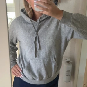 hoodie  - säljer denna hoodien från h&m 