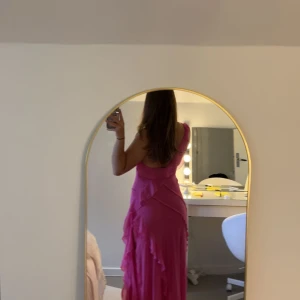 Mango klänning - Säljer denna vackra klänning från Mango 🎀👛👡 SLUTSÅLD