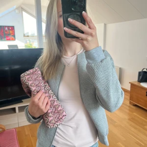 Jacka bomber - Liknande bomberjacka, nyskick, knappt använd!☺️