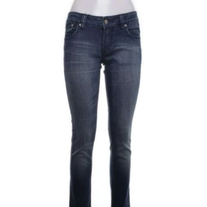 Nudie jeans - Nudie jeans mörkblå storlek 29/32 använda ett fåtal gånger.