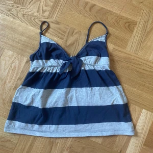 Vintage linne -   Jättefin randig babydoll topp. Lägg ett prisförslag eller köp nu. Postar inom en dag.