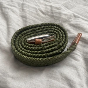 Bälte herr - Säljer mitt gröna flätat bälte, riktigt bra material och passar till allt. UF företag märke