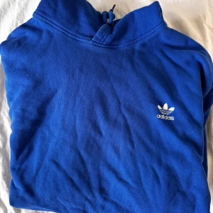 Adidas hoodie  - Tillverkade av högkvalitativa material som garanterar långvarig användning.