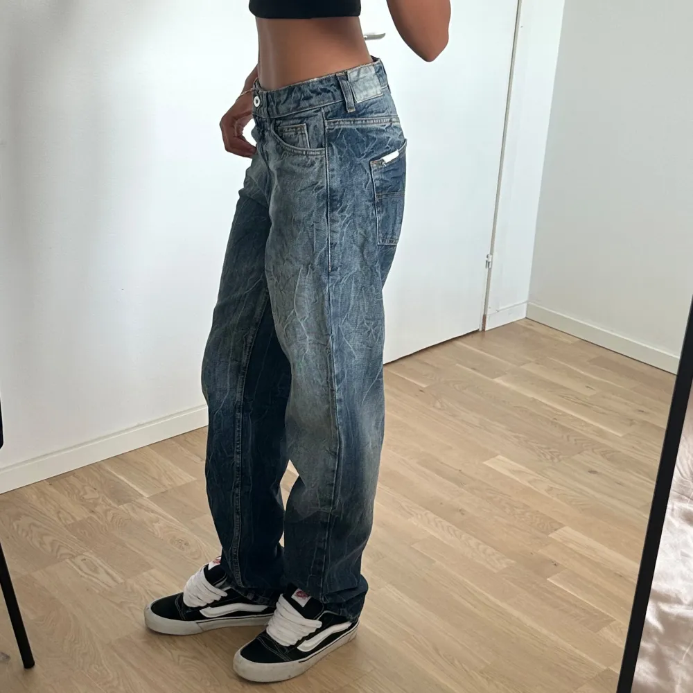 Säljer dessa coola jeans från collusion (köpta på asos) som inte kommer till användning. Passar 36-38 skulle jag säga.. Jeans & Byxor.