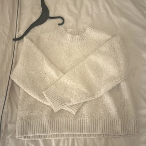 Vit stickad  - Vit stickad tröja från Lindex, ny pris 400