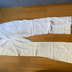 Linnebyxor - Snygga linnebyxor från gina som blivit för korta. As snygga till våren och sommaren 💞💞💞