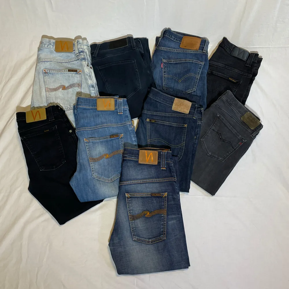 Jeans i nyskick, finns olika märken, modeller, storlekar och färger. Alla jeans finns separat på min Plick OwnStyle. Vid frågor är det bara att höra av dig svarar oftast inom en timma//OwnStyle. Jeans & Byxor.