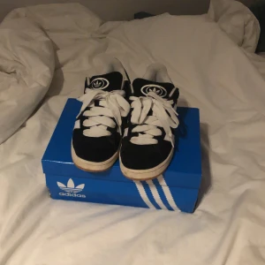 Adidas campus - Säljer mina adidas campus i svarta, de är i bra skick har bara använt de några gånger i sommras. 