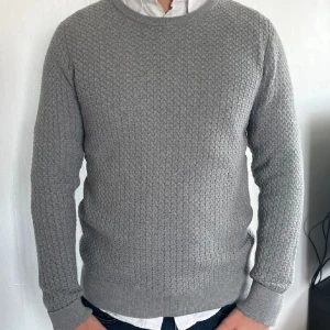 J.Lindeberg stickad tröja - Köpte men har ej kommit till användning alls. Den är då fortfarande i nyskick😊