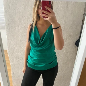 Festtopp - Festtopp från asos som funkar som både topp och klänning 🥰🥰