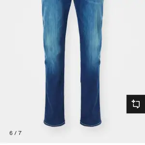 Beställde kommer idag helt nya Replay anbass 10/10 skick skriv om du vill ha bilder på den💯 säljer billigt 1800kr ny. Skickar inte. Jag har också Levis 502 30/30 och svart Ralph lauren zip med röt märke gå in och kolla