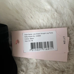 Kostymbyxor - Nya med prislapp