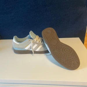 Adidas busenitz  - Tvär feta busenitz me av klippt tunga  Helt okej skick  Nypris 1200