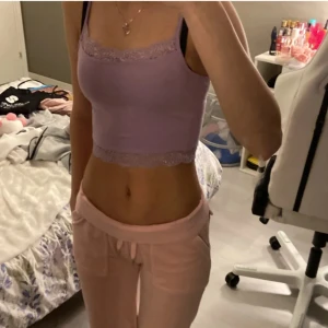 Cropped lila linne med spets - Super skick, inte så använd