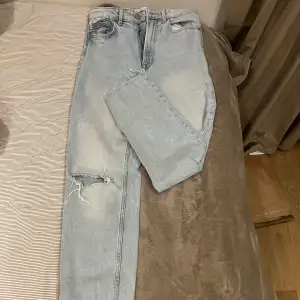 Slitna jeans från Stradivarius. Super snygga och är i modellen 