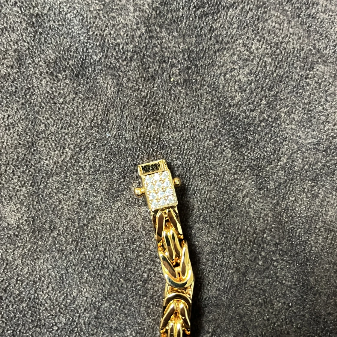 Guldplaterad armband med 12 små diamanter på - 93