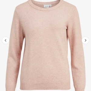 Stickad tröja - Så gullig rosa stick tröja💞 Färgen är starkare i verkligheten än på bilden, men skriv om ni vill att jag ska skicka en bild på den💕