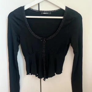 Topp Gina tricot  - Jättefin topp från Gina tricot strl S använd en gång, passar till allt 