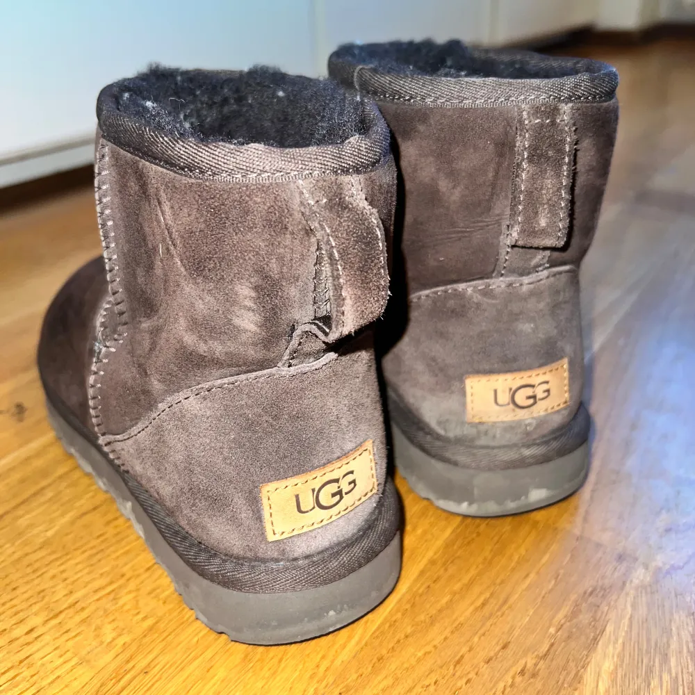 Säljer mina uggs. Köpta för två vintrar sedan i storlek 39.. Skor.