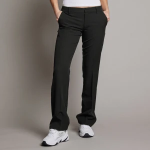 Low waist kostymbyxor  - Säljer nu mina kostymbyxor då jag inte tyckte dom satt så bra på mig. Användna fåtal gånger och inget fel på dom. Skriv om de är något annat du undrar över eller om du vill ha fler bilder. Nypris är 500.