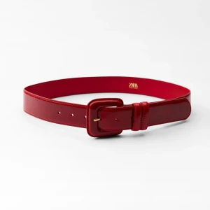 Skärp - Rött skärp ifrån Zara. Aldrig använt. Nypris 379 kr.