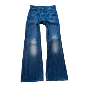 G-star Raw Jeans - Säljer ett par snygg g-star jeans i storlek 27/34, de passar mig bra som är 163 Innerbenslängd: 79cm Midjemått: 74cm