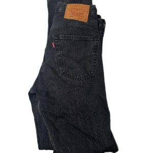 Helt nya levis 501 - Säljer ett par helt nya levis 501 jeans klippte lapparna och ångra mig gick tyvärr inte lämna tillbaka storlek w29l32