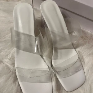 Vita klackskor - Helt nya klackskor från Wish eller Shein, endast testade. Storlek 38.