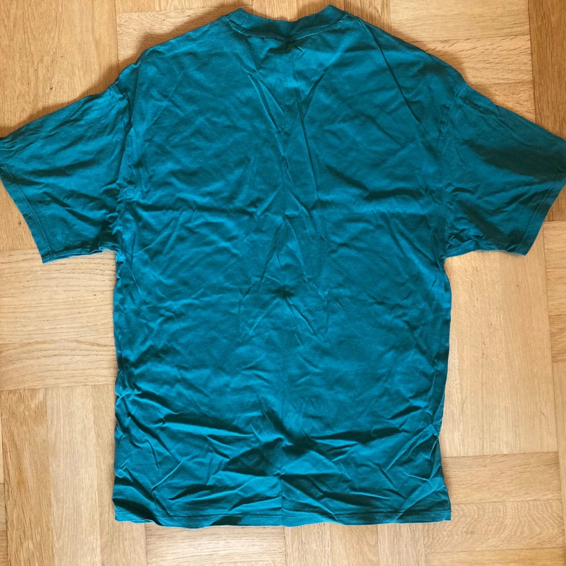 Mörkgrön oversize t-shirt med mussepig  - 90