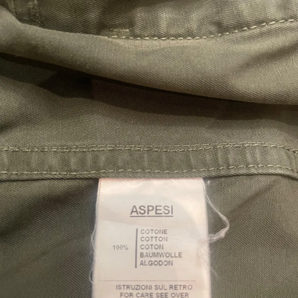 Aspesi Field jacket i storlek XL herr. Nypris 8500 använd men i jätte bra skick. Passar bra till vinter och hösten. Bara att skriva ifall ni har frågor eller funderingar. Priset är ej hugget i sten. . Jackor.