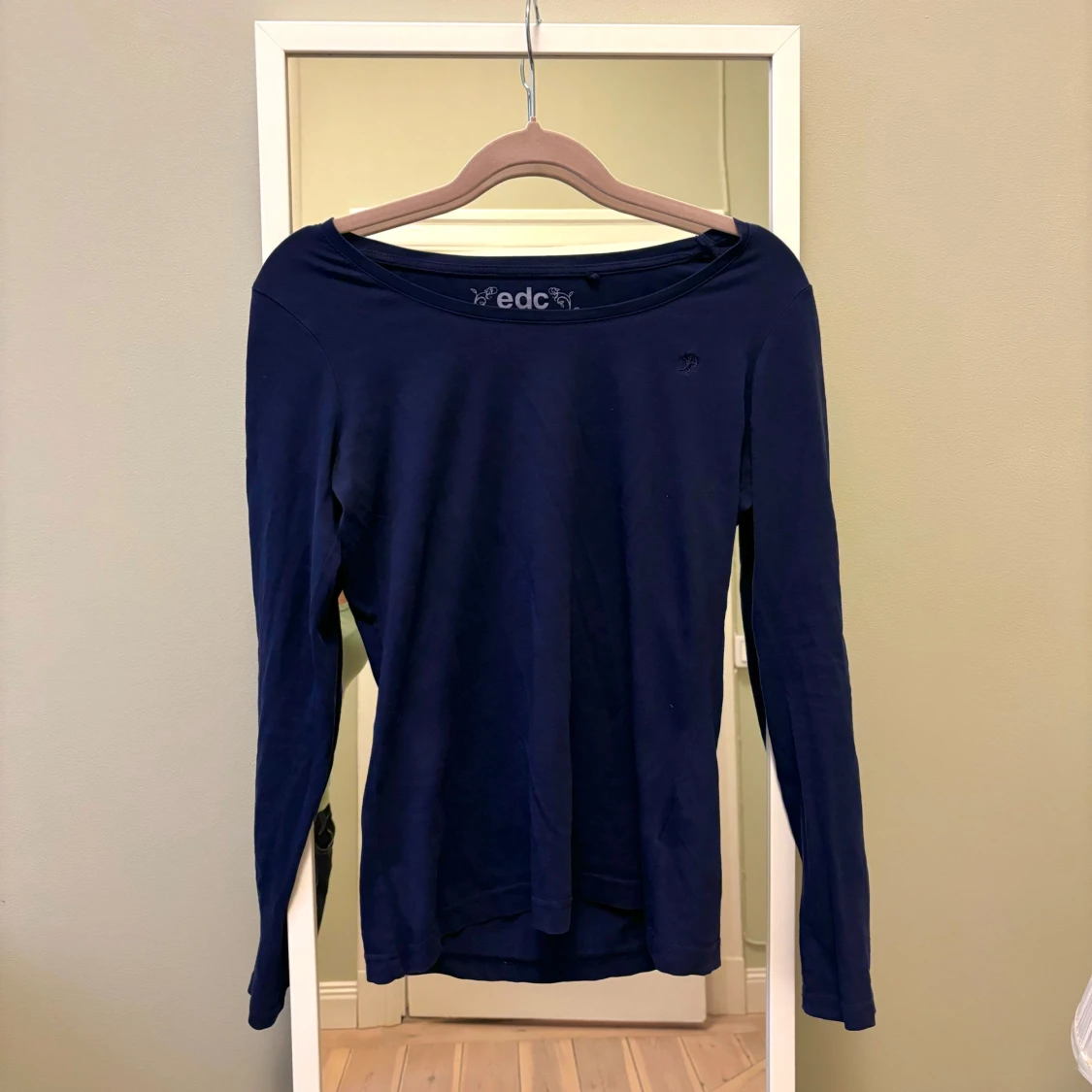 Mörkblå långärmad topp från EDC - 92