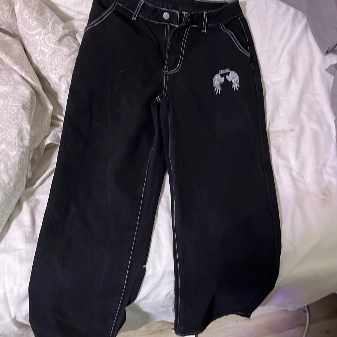 Svarta byxor med vingar - 90