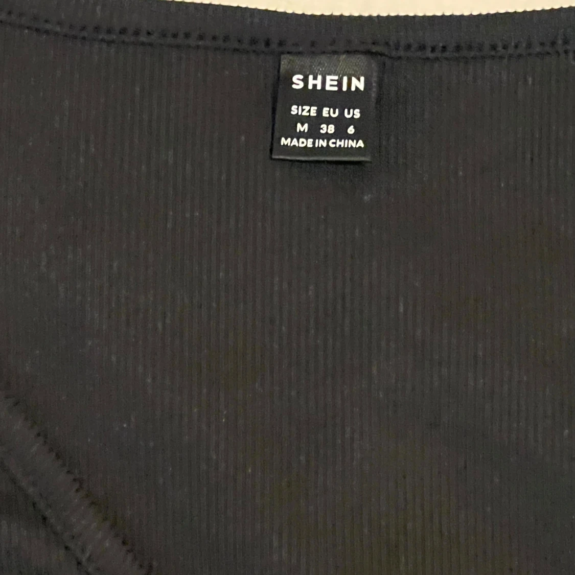 Svart ribbad topp från Shein - 91