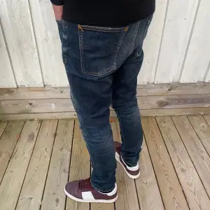 Säljer nu dessa nudie jeans i toppskick som har en grymt snygg färg!👖🎨 | Modellen kallas ”Lean Dean” vilket är en mycket populär slimfit passform!✅ | Hör av dig vid minsta fundering!✌️👑