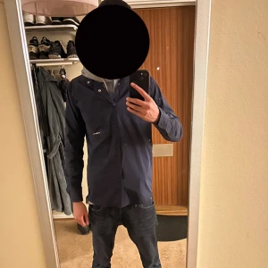 Sail racing overshirt  - Mörkblå Sail racing overshirt i nyskick, använts 1-2 gånger storlek xs. Pris kan diskuteras 